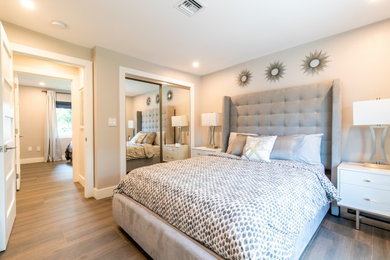 Example of a minimalist bedroom design in Miami