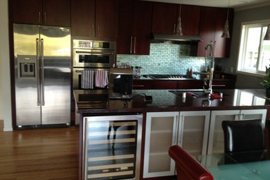 Inspiration for a modern kitchen remodel in San Francisco