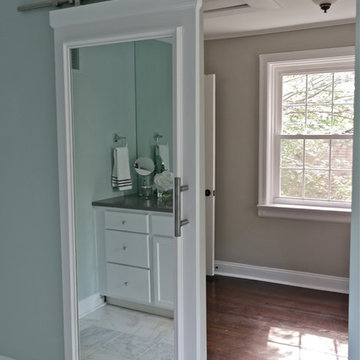 Master En-Suite Vanity & Walk-In Closet