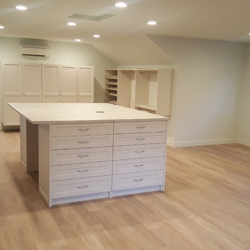 725 square foot closet
