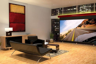 Foto de cine en casa contemporáneo de tamaño medio con paredes grises, suelo de madera clara, pantalla de proyección y suelo marrón