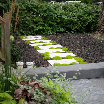 Vibrant East York Frontyard