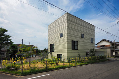 他の地域にあるコンテンポラリースタイルのおしゃれな家の外観の写真