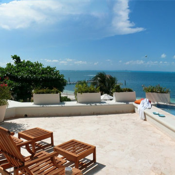 Waterfront Villa. Mediterranean. Villa Madonna on the beach. Cancun, México.