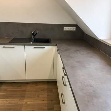 Durch die Dachschrägen war kein Platz für Hängeschränke
