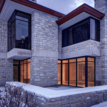 Lakeside Home Integrated with Luxury Technology
