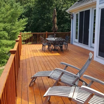 Beautiful 2nd Floor Deck