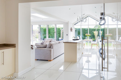 Contemporary kitchen in Glasgow.