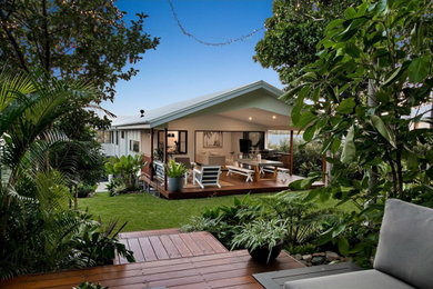 Photo of a contemporary garden in Sunshine Coast.