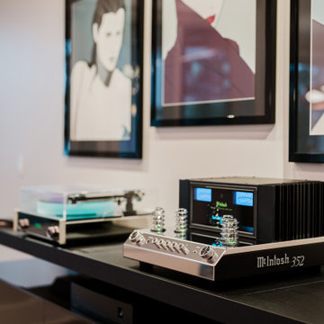 Retro Audiophile System Tube Amplifier & Turntable
