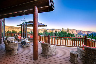 Example of a mountain style home design design in Boise