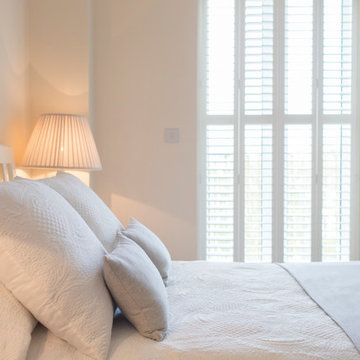 Compact traditional bedroom
