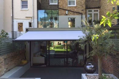 Example of a trendy deck design in Other
