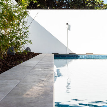 Side Courtyard Cabana