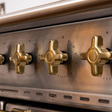 Traditional Lay-On Panelled with Large Mouldings Shaker Kitchen