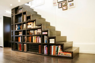 Example of a minimalist staircase design in Vancouver