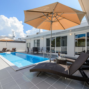 他の地域のモダンスタイルのおしゃれなプールの写真