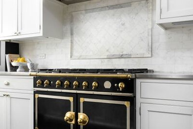 Transitional kitchen photo in Chicago