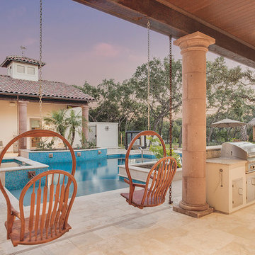 Pool Paradise - Chic Elegance