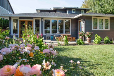 Design ideas for a transitional landscaping in Portland.