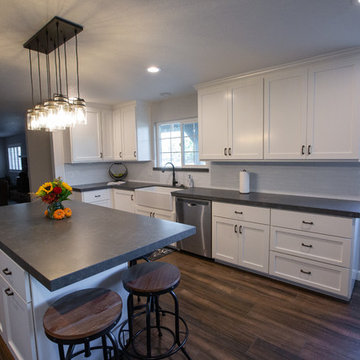 Contemporary Kitchen Remodel in Escalon (kitchenCRATE Custom S. Van Allen Rd.)