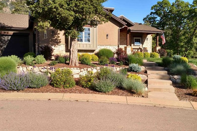 Design ideas for a mid-sized craftsman drought-tolerant front yard garden path in Denver with decking for summer.