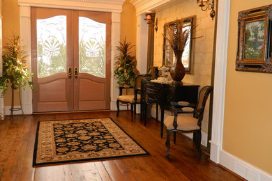 Elegant entryway photo in Atlanta