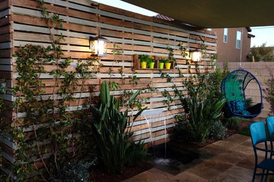 Inspiration for a contemporary landscaping in Las Vegas.
