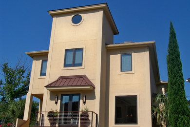 Trendy home design photo in Charleston