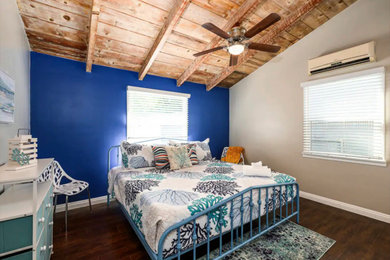 Beach style bedroom photo in Orange County