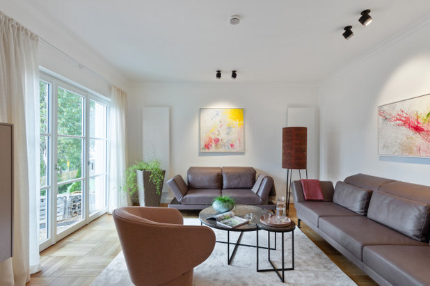 Contemporary Living Room by Tatjana Sorokina Einrichtungsberatung