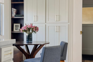 Eat-in kitchen - mid-sized vinyl floor eat-in kitchen idea in Sacramento with shaker cabinets, quartzite countertops and white backsplash