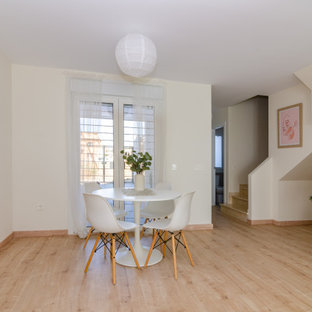Dining room - scandinavian dining room idea in Malaga