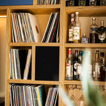 Bar and record unit