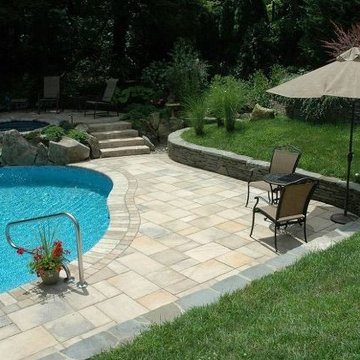 Stacked Stone Walls Serve Multiple Functions (Manhasset/NY):