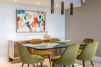 Dining room - dining room idea in Miami