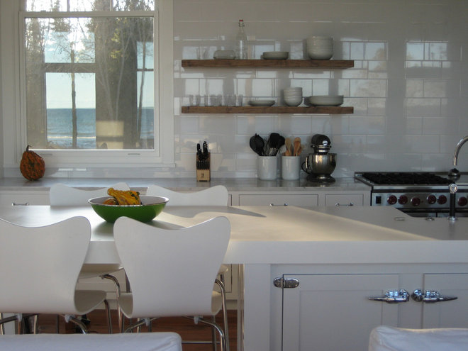 Beach Style Kitchen by Searl Lamaster Howe Architects