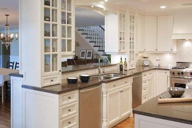 Classic Family Functional Kitchen