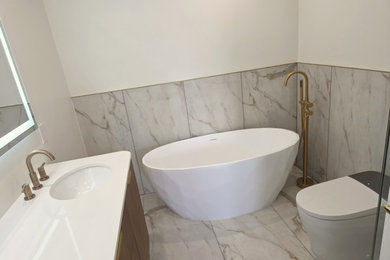 Example of a bathroom design in Los Angeles