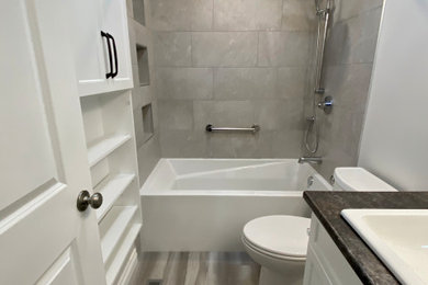 Example of a minimalist bathroom design in Edmonton