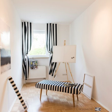 Wohnung für den Verkauf inszeniert - kleiner Raum wird als Atelier präsentiert