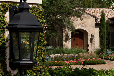 Inspiration for a farmhouse landscaping in Miami.