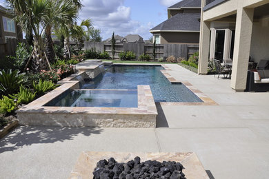 Minimalist pool photo in Houston