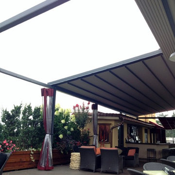 Gennius Retractable Pergola Awning for Restaurant Penthouse Dining Area