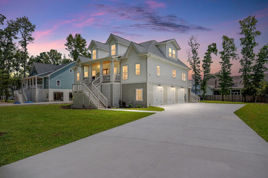 Coastal exterior home idea in Charleston