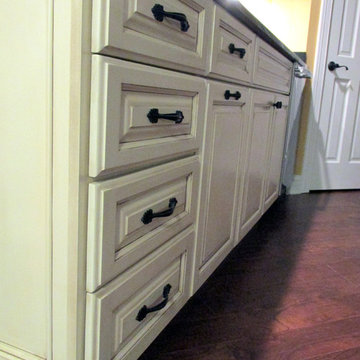 Two tone kitchen; painted maple and espresso