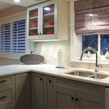 Sutton Mills Warm White Shaker