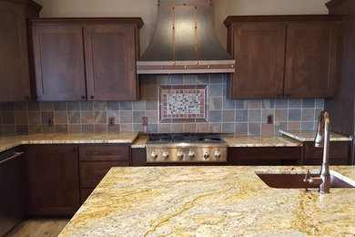 Example of a classic kitchen design in Seattle