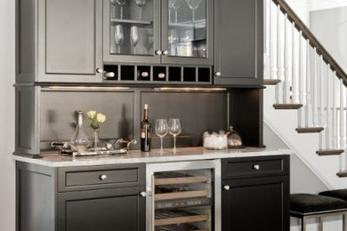 Home bar - traditional home bar idea in New York