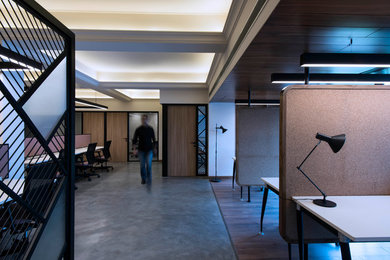 Example of a minimalist home design design in Other